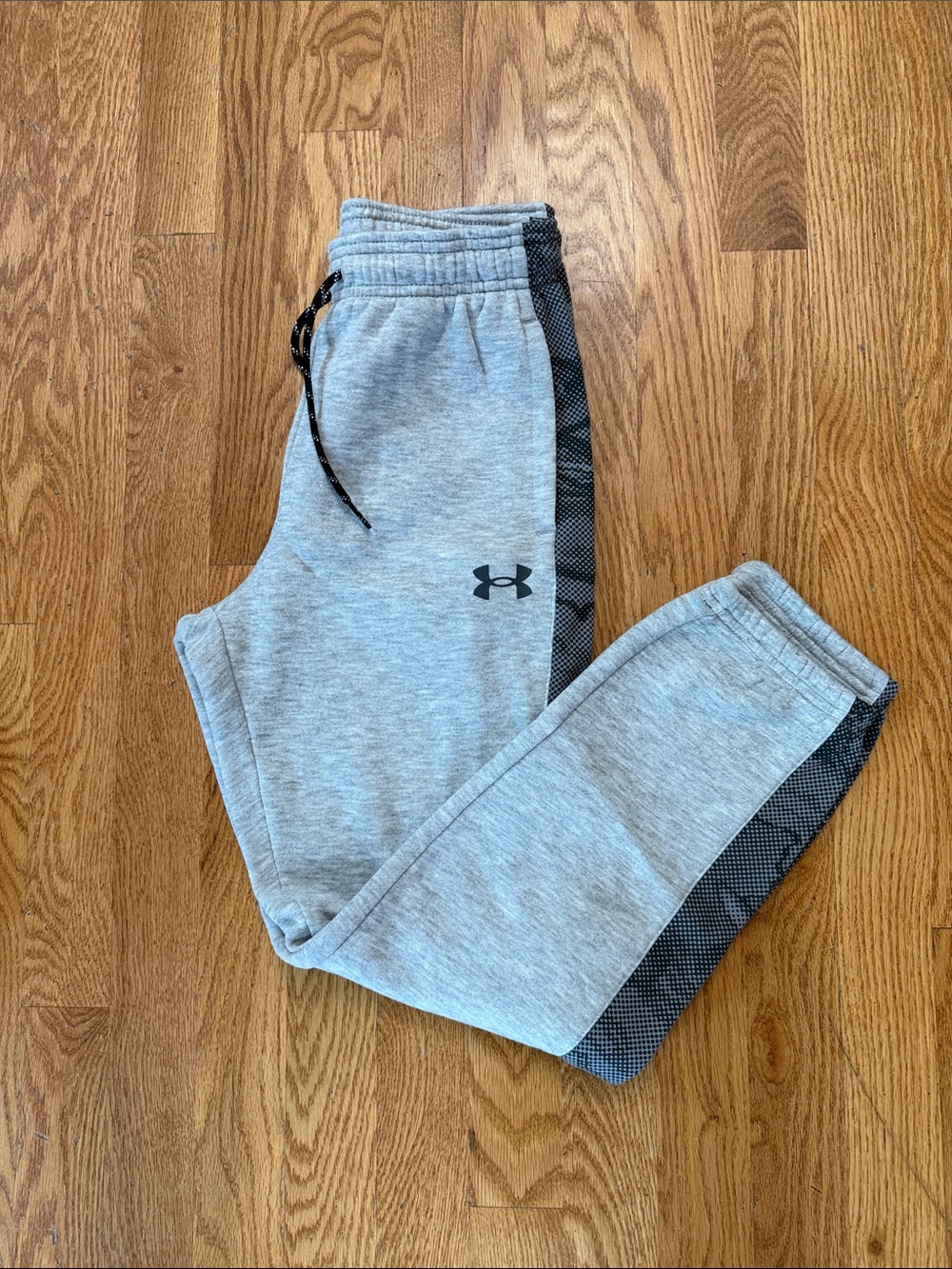 Under Armour Kids Youth M Light Gray Jogger Sweatpants with Black Trim